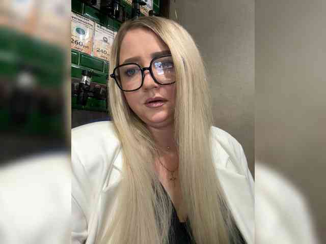 KiraMalina webcam