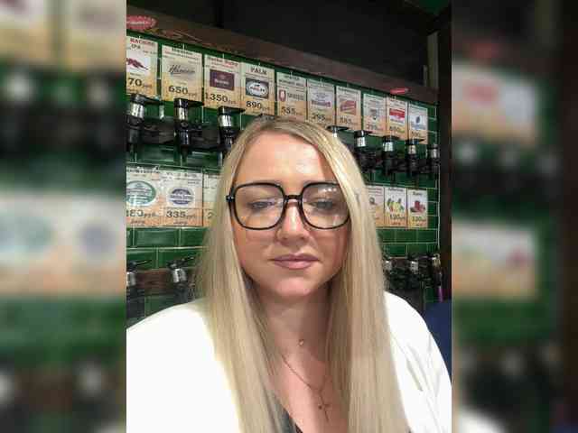 KiraMalina webcam