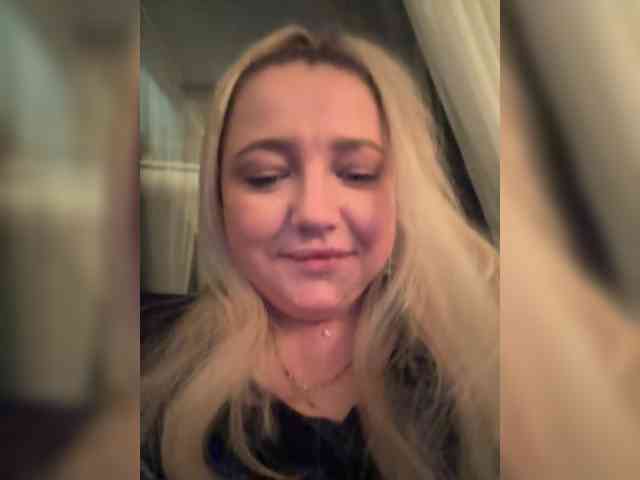 KiraMalina webcam