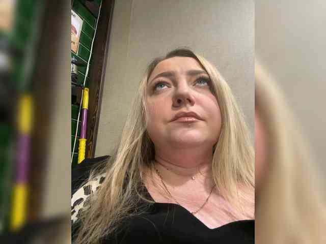 KiraMalina webcam
