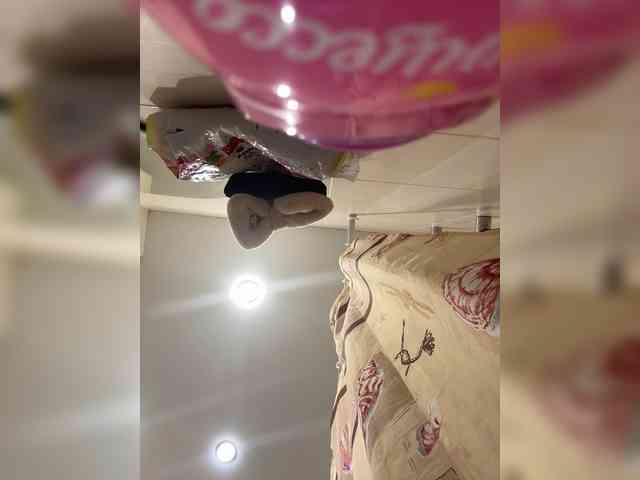 KiraMalina webcam