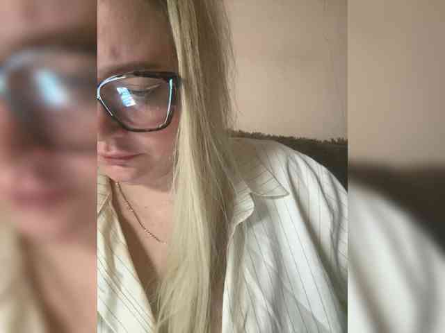 KiraMalina webcam