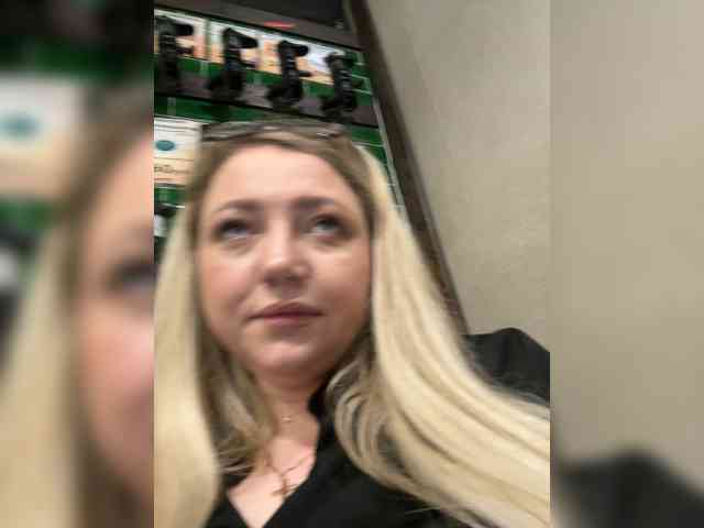 KiraMalina webcam