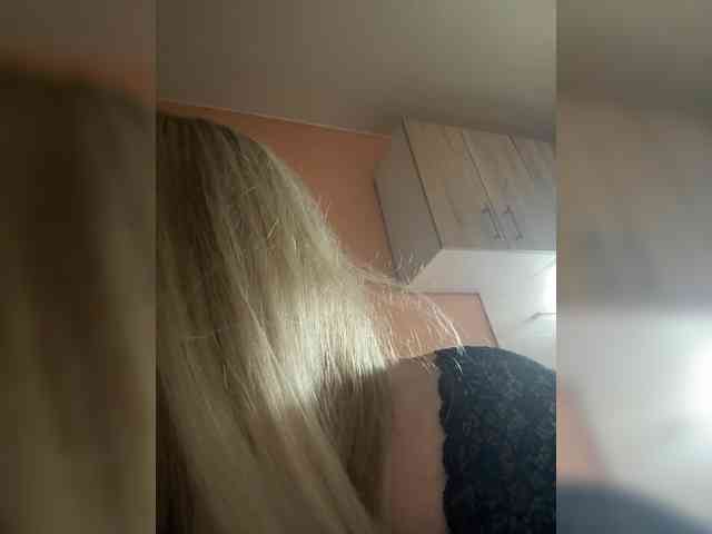 KiraMalina webcam