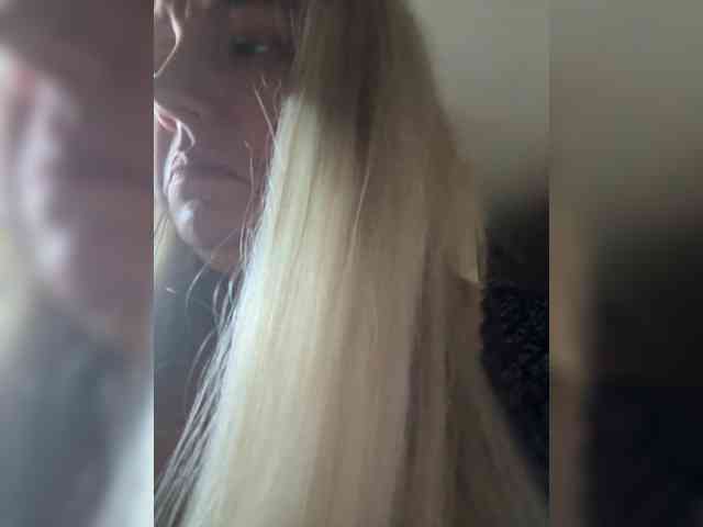 KiraMalina webcam