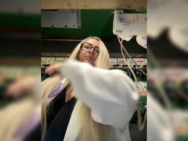 KiraMalina webcam