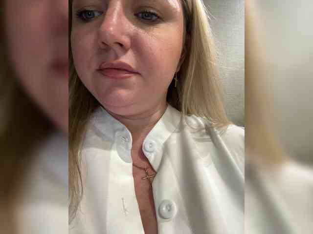 KiraMalina webcam