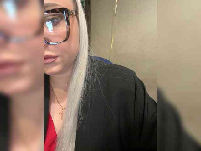 KiraMalina webcam