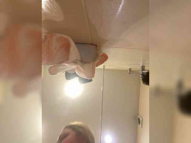KiraMalina webcam