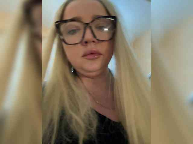 KiraMalina webcam