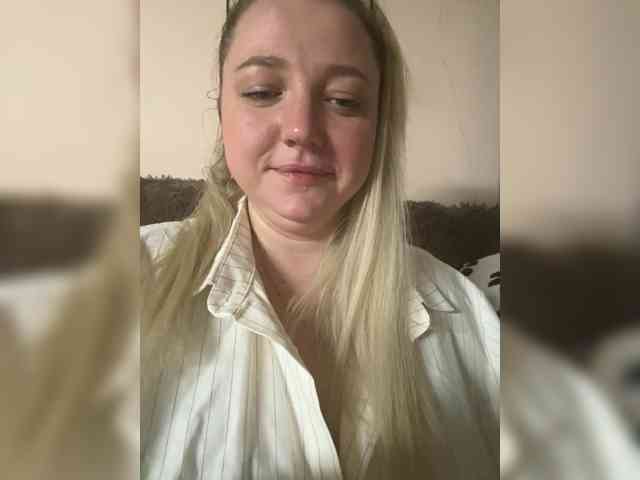 KiraMalina webcam