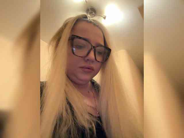 KiraMalina webcam