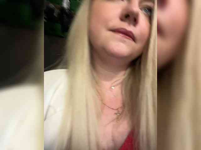 KiraMalina webcam