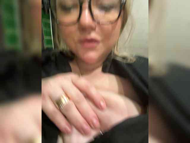 KiraMalina webcam