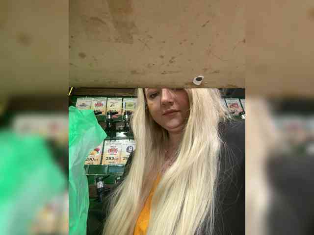 KiraMalina webcam