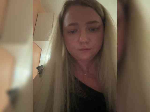 KiraMalina webcam