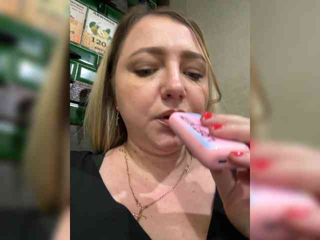 KiraMalina webcam