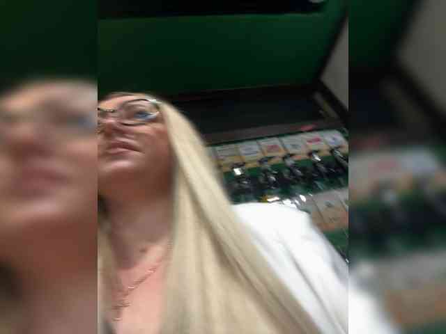 KiraMalina webcam