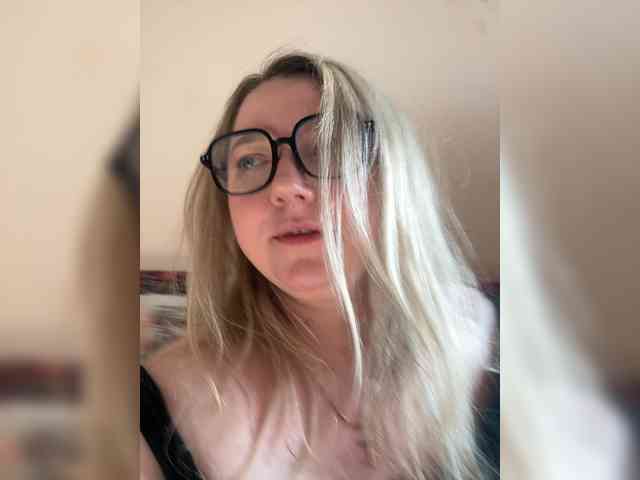 KiraMalina webcam