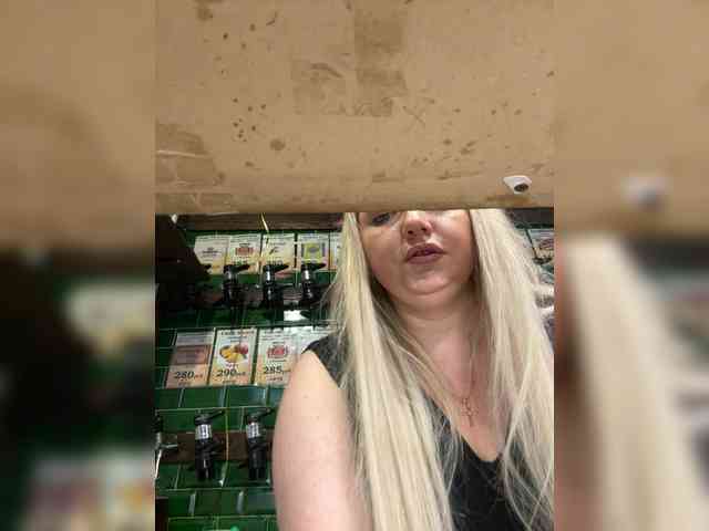 KiraMalina webcam