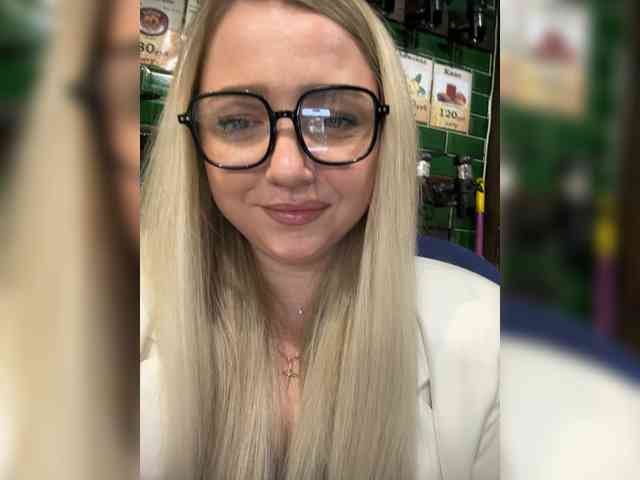 KiraMalina webcam