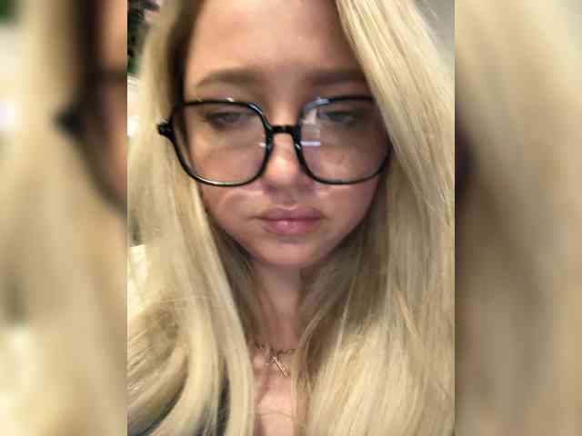 KiraMalina webcam