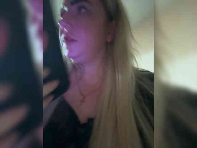 KiraMalina webcam