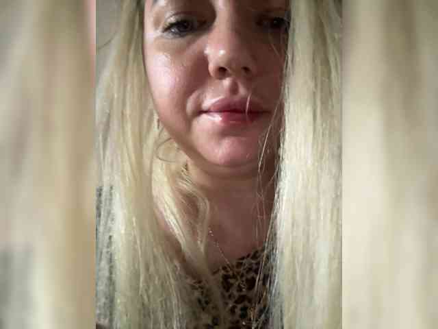 KiraMalina webcam