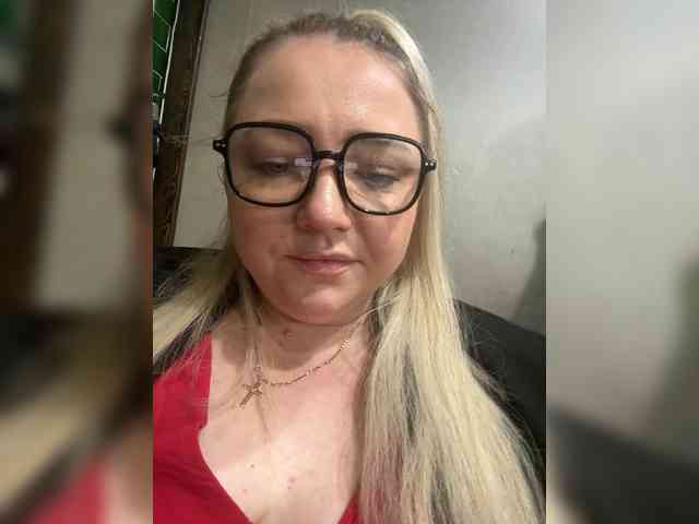 KiraMalina webcam