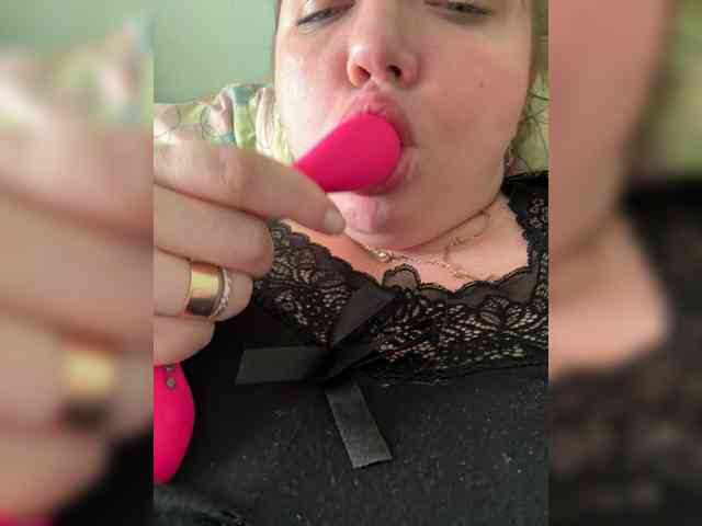 KiraMalina webcam