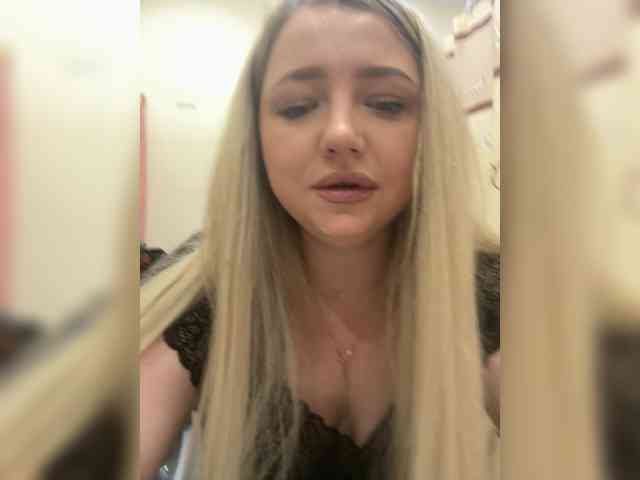 KiraMalina webcam