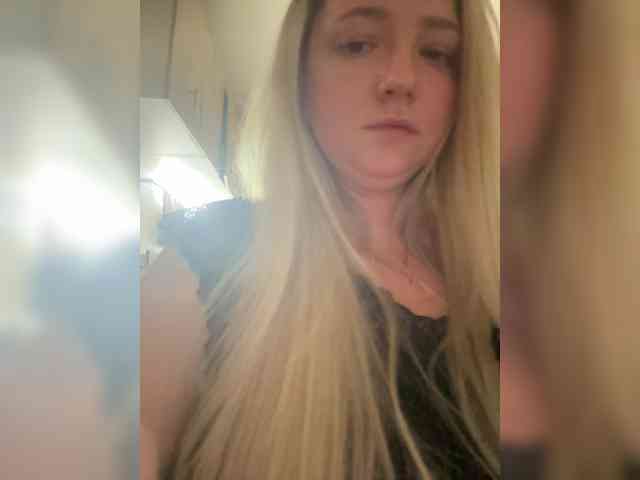 KiraMalina webcam