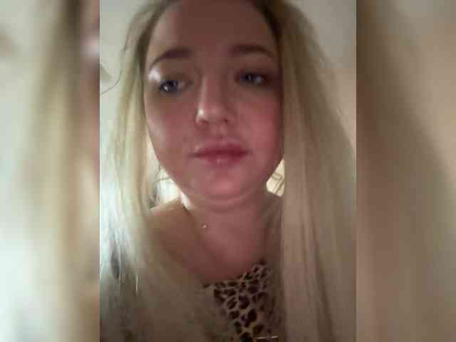 KiraMalina webcam