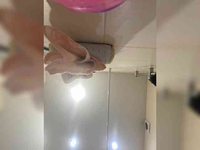 KiraMalina webcam