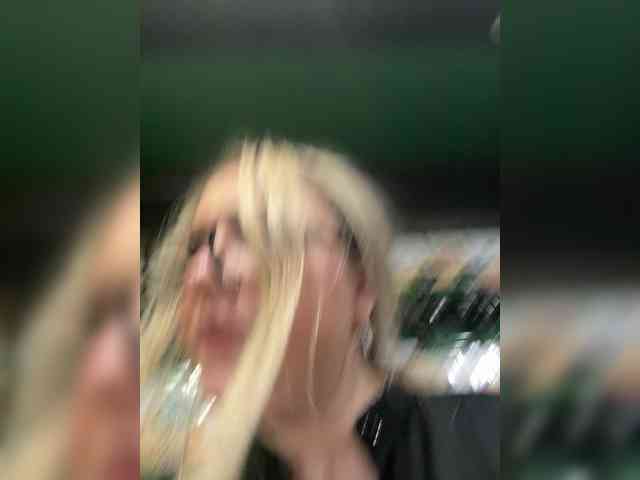 KiraMalina webcam