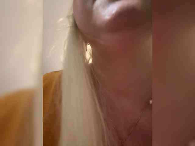 KiraMalina webcam
