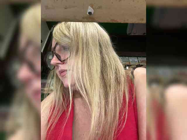 KiraMalina webcam