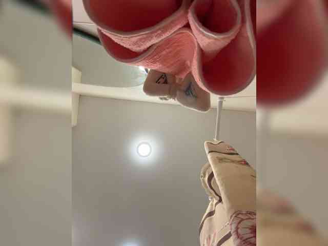 KiraMalina webcam