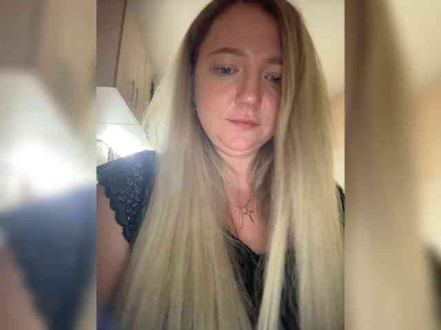 KiraMalina webcam