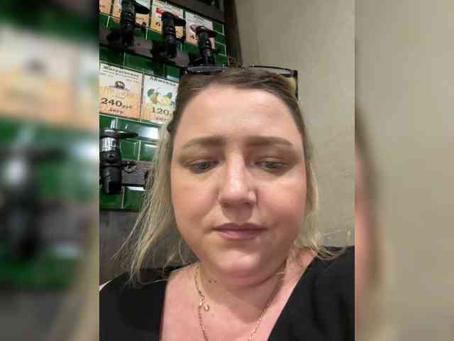 KiraMalina webcam