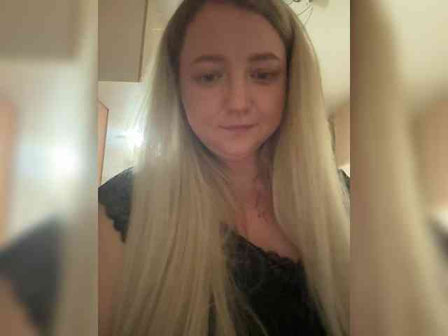 KiraMalina webcam