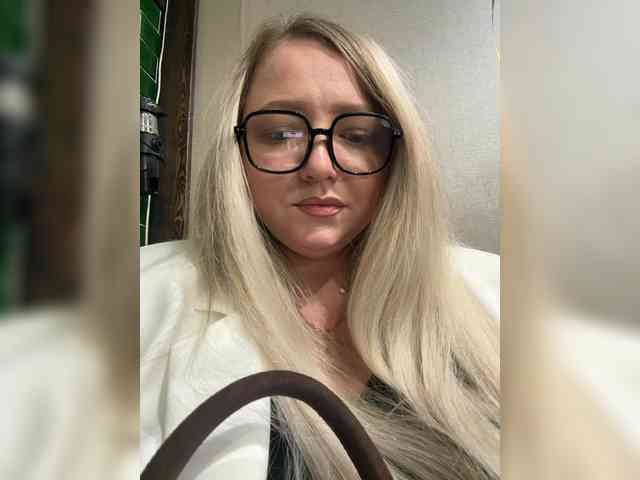 KiraMalina webcam