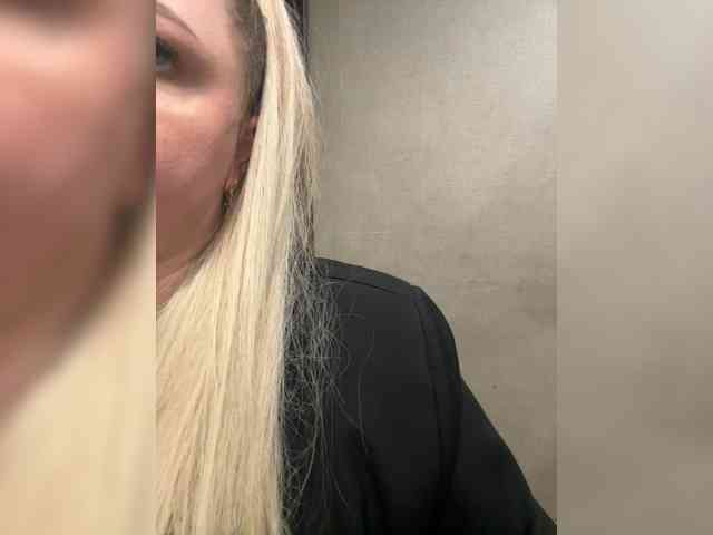 KiraMalina webcam