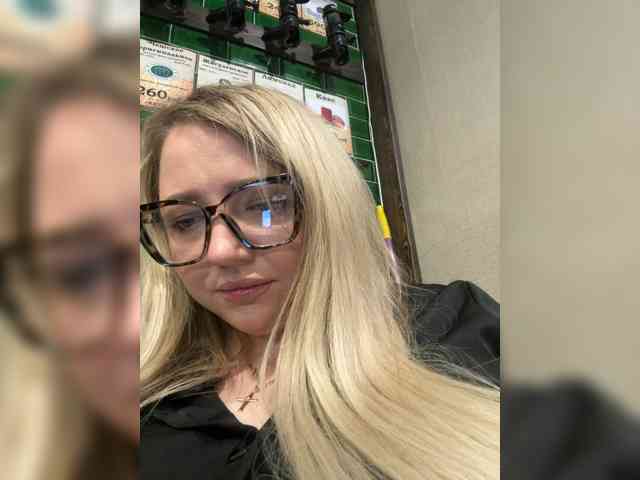 KiraMalina webcam