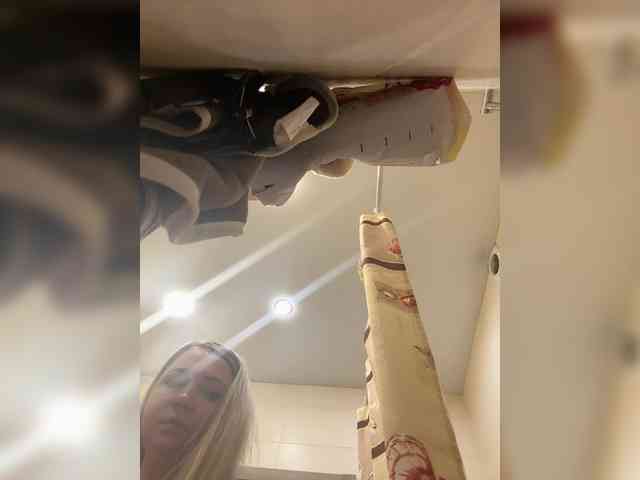 KiraMalina webcam