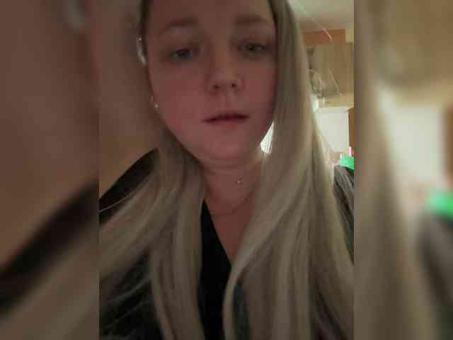 KiraMalina webcam