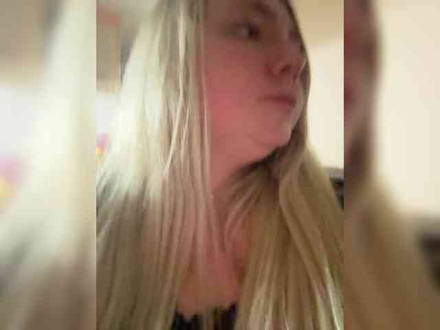 KiraMalina webcam