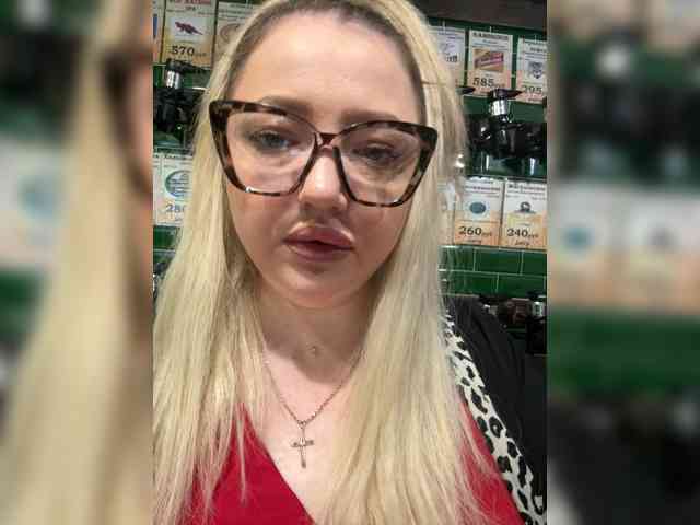 KiraMalina webcam