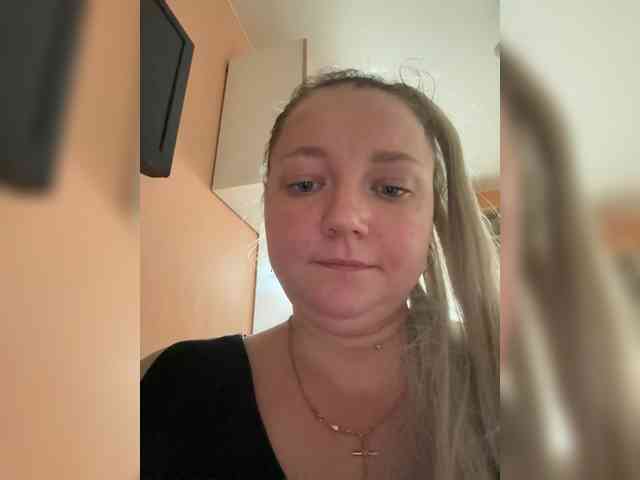 KiraMalina webcam