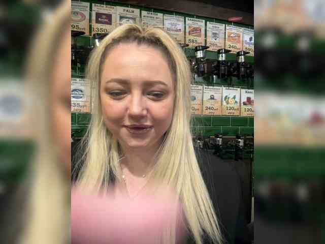 KiraMalina webcam